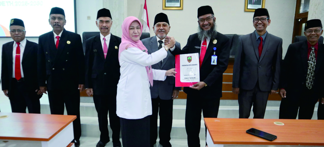 PENYERAHAN SK KEPENGURUSAN DEWAN PENDIDIKAN KOTA SURAKARTA 2025 - 2030